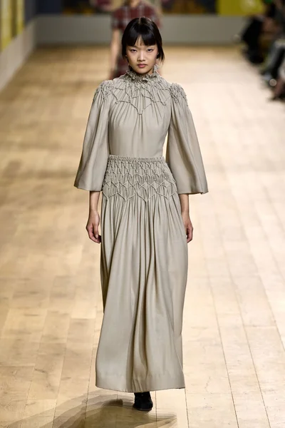 Look 15